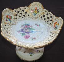 ~1890 Csodálatos, sorszámozott, kézzel festett és aranyozott, Bouquet de Saxe-mintás, áttört, jelzett Herendi gyümölcsös tál hibátlan állapotban / Wonderful numbered handpainted and gold plated pierced Herendi chinaware fruit bowl in flawless condition 17x24cm
