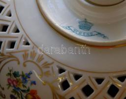 ~1890 Csodálatos, sorszámozott, kézzel festett és aranyozott, Bouquet de Saxe-mintás, áttört, jelzet...