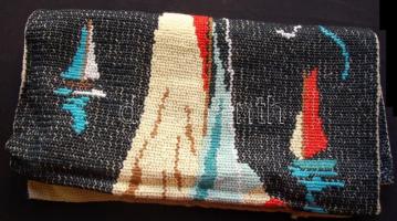 Bolha tétel: vésett réz váza, réz gyertyatartó, egyéb érdekes réztárgyak és egy kézzel hímzett falvé...