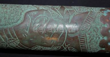 II. világháborús domborművel díszített srapnel-váza horogkereszttel (repedt) /
Shrapnel shell vase f...