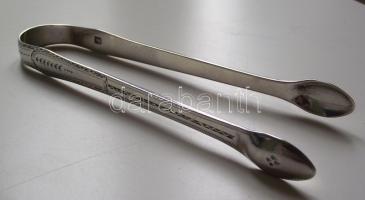 1897 Dekoratív angol ezüst cukor fogó csipesz díszes kézi megmunkálással, nemesfém és ötvös jelzéssel, szép állapotban /  Silver sugar tong 30,7gr 13,5cm