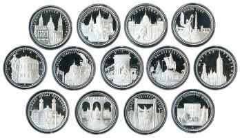 DN. Budapest nevezetességei sorozat teljes 13db-os Ag (31.1g/0.999) kiadása díszdobozban. A sorozat darabjai: Parlament, Gellért szobor, MTA, Operaház, Vajdahunyad vára, Budai vár, Hősök tere, Mátyás templom, Halászbástya, Parlament látkép, Zsinagóga, Lánchíd, Bazilika T:PP Tanúsítvánnyal! /  Hungary ND. Sightes of Budapest collection with 13 differents Ag (31.1g/0.999 commemorative medallions in original box with the following motives: Parliament, Statue of St. Gellért, Hungarian Academy of Sciences, Opera House, Castle of Vajdahunyad, The Royal Palace, Heroes Square, Matthias Church, Fishermens Bastion, View of the Parliament, Synagogue, Chain Bridge, St. Stephans Basilica C:PP With Certificate!