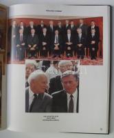 Kiss Ilona: Antall József élete képekben, Kner Nyomda, Gyula 1994, kiadói egészvászon kötésben