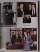 Kiss Ilona: Antall József élete képekben, Kner Nyomda, Gyula 1994, kiadói egészvászon kötésben