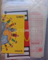 Nagy vegyes nyomtatvány tétel lefűzve dossziéban: reklámok, meghívók, buszjegyek, bizonyítvány, névj...