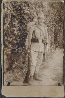 Katonát ábrázoló keményhátú fotó az I. világháború idejéből 10x14cm