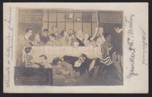 cca 1908 Magyar festők és grafikusok asztaltársasága saját készítésű grafikus képeslap saját kezű aláírásokkal: Nádler Róbert, Szabó Dezső, Erdőssy Béla, Jánosy Gyula...
