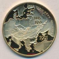 Fritz Mihály (1947-) 1991. "Szovjet csapatok kivonása / KONYEC" aranyozott emlékérem (43mm) T:PP