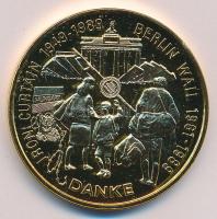 Bognár György (1944-) 1989. "Vasfüggöny / Berlini fal" aranyozott emlékérem (43mm) T:BU