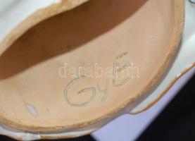 Győrbíró Enikő (1932-1999) keramikus által készített kerámia hölgy figura hibátlan állapotban /
Cera...