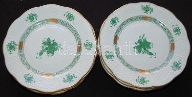 21 darabos kézzel festett és aranyozott, sorszámozott, Apponyi vert-mintás, jelzett Herendi porcelán tányér- és tálkészlet hibátlan állapotban: 12db süteményes- és 6db kistányér, 1db pecsenyés, 1db süteményes és 1db kompótos tál / 21 pieces of handpainted numbered Herend chinaware plate set in flawless condition