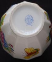 Kézzel festett Viktória-mintás jelzett Herendi porcelán váza hibátlan állapotban /
Handpainted Heren...