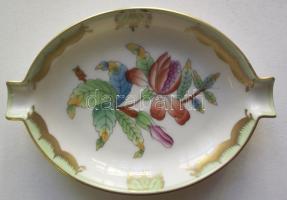 Kézzel festett sorszámozott Viktória-mintás jelzett Herendi porcelán hamutál hibátlan állapotban /
H...