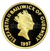 Guernsey 1997. 25Ł Au(24K) "II. Erzsébet királyné-aranylakodalom" (7,81g) eredeti dísztokban tanúsítvánnyal T:PP Csak 5000db! Guernsey 1997. 25 Pound Au(24Carat) "Queen Elizabeth II's Golden Wedding Anniversary" (7,81g) in original case with certificate C:PP only 5000 examples!