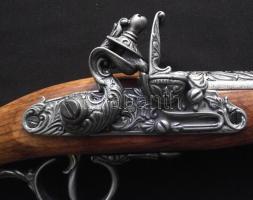 Gazdag díszítésű csappantyús pisztoly igényesen kidolgozott gyűjtői replikája / 
Repcila of vintage ...