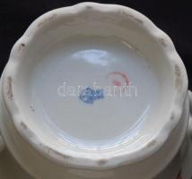 Jelzett Zsolnay porcelán cukortartó virágmotívumokkal díszítve /
Zsolnay porcelain sugar bowl with f...