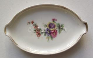 Apró virágokkal díszített jelzett Rosenthal porcelán hamutál /
Rosenthal chinaware ash-tray 6x10cm