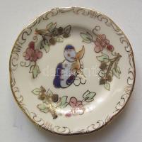 Kézzel festett sorszámozott virágokkal díszített jelzett Zsolnay porcelán kistányér / Handpainted numbered Zsolnay chinaware plate d: 8,5cm