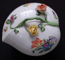 Kézzel festett, sorszámozott, levél formájú, rózsás, jelzett Herendi porcelán bonbonier apró hibával / Handpainted numbered Herend chinaware bonbonier with rose (small fault) 12x12x14cm