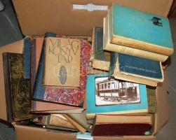 Nagy ládányi, főként háború előtti könyvekből álló tétel