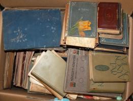 Nagy ládányi, főként háború előtti könyvekből álló tétel