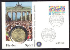 NSZK 1972F. 10M Ag "Müncheni olimpia" érmés borítékon alkalmi bélyegzős bélyeggel, hátoldali ismertetővel T:BU GFR 1972F. 10 Mark Ag "Munick Olympics" coin letter with stamp and information C:BU