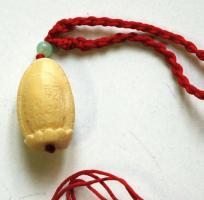 Csontból faragott Buddha figura /
Bone Buddha 4cm