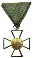 1922-1935. "Magyar Érdemkereszt IV. Osztálya" Br kitüntetés zöld szalaggal T:2- (a középső...