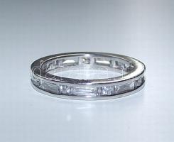 Dekoratív Signets & Cyphers márkájú platina (Pt) gyűrű gyémántkövekkel díszítve / Platinum ring with diamonds 4,6gr size: 50