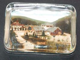 Üveg levélnehezék Iglófüred város képével 7x10,5cm