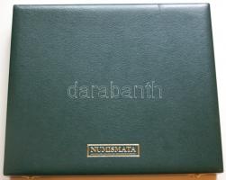 Éremtartó kazetta 1 kivehető tálcával, összesen 24 férőhellyel 55x55mm, újszerű állapotban!