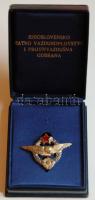 Jugoszlávia DN. Katonai Légierő zománcozott pilóta jelvény eredeti adományozói dísztokban! T:1- Yugoslavia ND. Military Air Force enamelled pilots badge in original box! C:AU