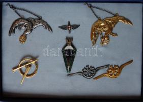 Lengyelország DN. 7db klf zománcozott katonai repülős, ejtőernyős és légierős kitüntetés dísztokban! T:2 Poland ND. 7 pieces of various military air force, pilots, paratrooper decorations and badges in box! C:XF