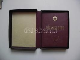 1910. Bayer Nándor a Budapesti Tudományegyetem tanárának 65 éves szakmai tevékenységét elismerő Vaso...