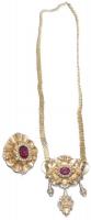 Antik ékszer-szett: 16K arany nyaklánc szép csiszolású rubint tartalmazó medállal. A rubin kő körül ...