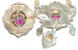 Antik ékszer-szett: 16K arany nyaklánc szép csiszolású rubint tartalmazó medállal. A rubin kő körül ...