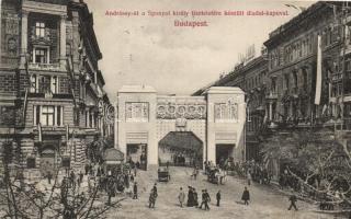 Budapest VI. Andrássy út a spanyol király tiszteletére készített diadalkapuval, Divald