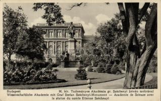 Budapest V. MTA Széchenyi István szobrával