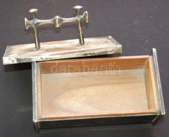 Ezüstözött iparművész dobozka, kissé laza fogantyúval / Silvered box 15x7 cm