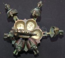 Érdekes szerkezetű, több rekeszes, állatfigurákkal díszített indiai réz szelence /
Indian brass case...