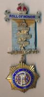 Nagy Britannia 1957. Szabadkőműves aranyozott jelvény zománcozott résszel "Palma Non Sine Pulvere" körirattal T:2- kis zománchiány Great Britain 1957. "Roll of honor/Palma Non Sine Pulvere" gilded masonic award with enamelled parts C:VF small enamel damage
