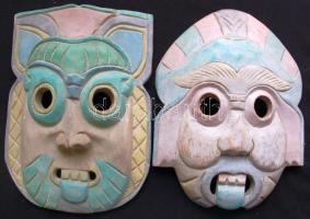 2db falra akasztható festett famaszk, az egyiken nem feltűnő sérüléssel / Painted wooden masks, one is injured 26x20cm