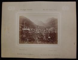 cca 1890 Tarpataki völgy Divald Károly nagyméretű fotója kartonlapon. A magas Tátrából sorozat /  cca 1890 Tatra Divald photo 32x24 cm