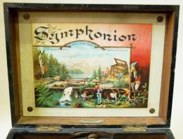 cca 1900 Symphonion német zenedoboz 5db hozzá tartozó fémlemezzel, Breveté S.G.D.G. szabadalommal el...