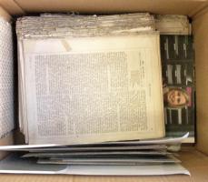 Nagy vegyes papírrégiség tétel sok érdekességgel, régi újságokkal az 1800-as évek első feléből. Rézk...