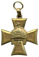 1929. "III. Osztályú Tiszti Szolgálati Jel" aranyozott bronz kitüntetés mellszalag nélkül T:2 Hungary 1929. Officers Long Service Decoration, III class, gold plated cross and crown without ribbon C:XF