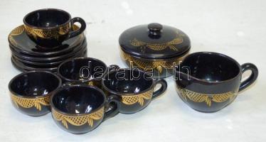 Aranyozott, mázas kerámia kávéskészlet. Hiányos: 5 csésze aljjal, cukortartó és kiöntő (az aranyozás itt-ott lekopott) / Ceramic coffee set: 5 cups with plates, sugar bowl and milk jug