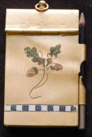 cca 1900 Kis jegyzettömb festett, aranyozott fém fedéllel, fém végű ceruzácskával /
Vintage note boo...