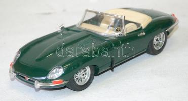 Bburago Jaguar E (1961) modellautó kinyitható ajtókkal és csomagtartóval, kisebb sérülések találhatók rajta /  Bburago Jaguar E model car with minor injuries 27x10x7cm