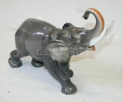 Nagyméretű porcelán elefánt figura (ragasztásnyomokkal) /
Porcelain elephant figure (repaired) 30x21...